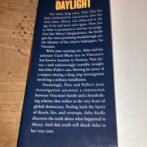 David Baldacci 'Daylight' Hardcover Book - Picture 4 of 15